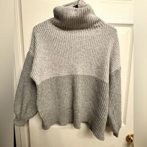 American Eagle Outfitters Light Gray Turtleneck Sweater